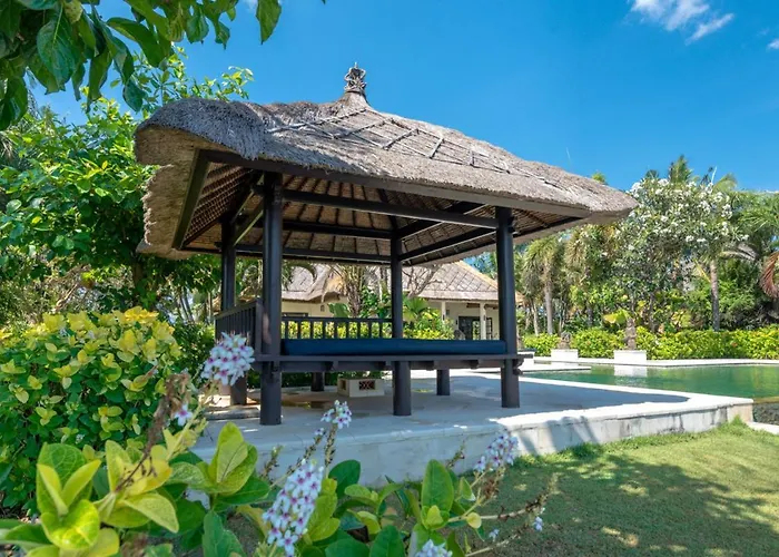 Sali: Luxury With Staff!