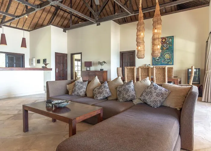 Sali: Luxury With Staff! *