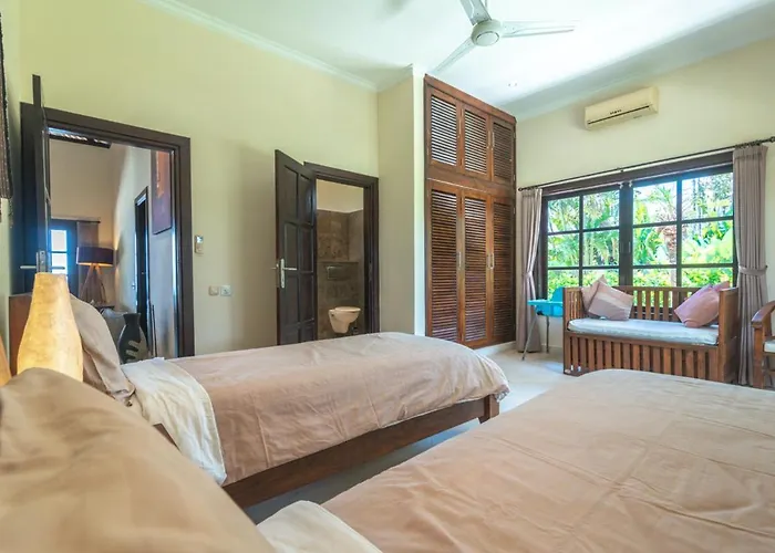 Sali: Luxury With Staff! Bubunan