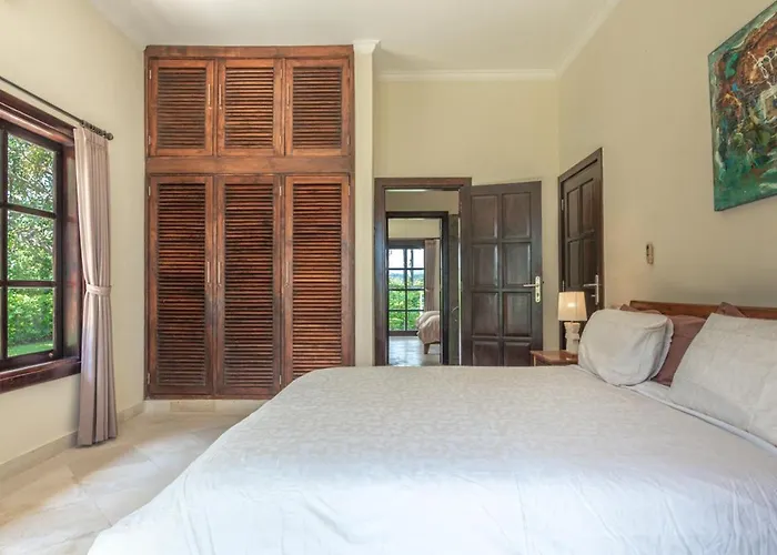 Sali: Luxury With Staff! Villa
